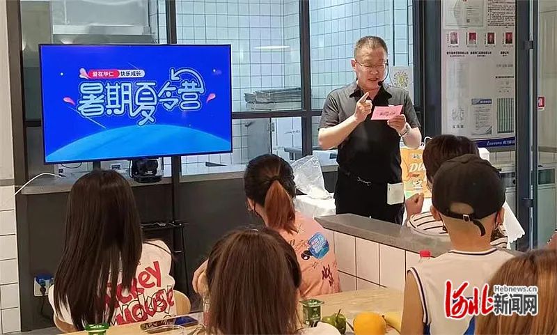保定华仁白癜风医院举办创意水果DIY活动为小患者解压